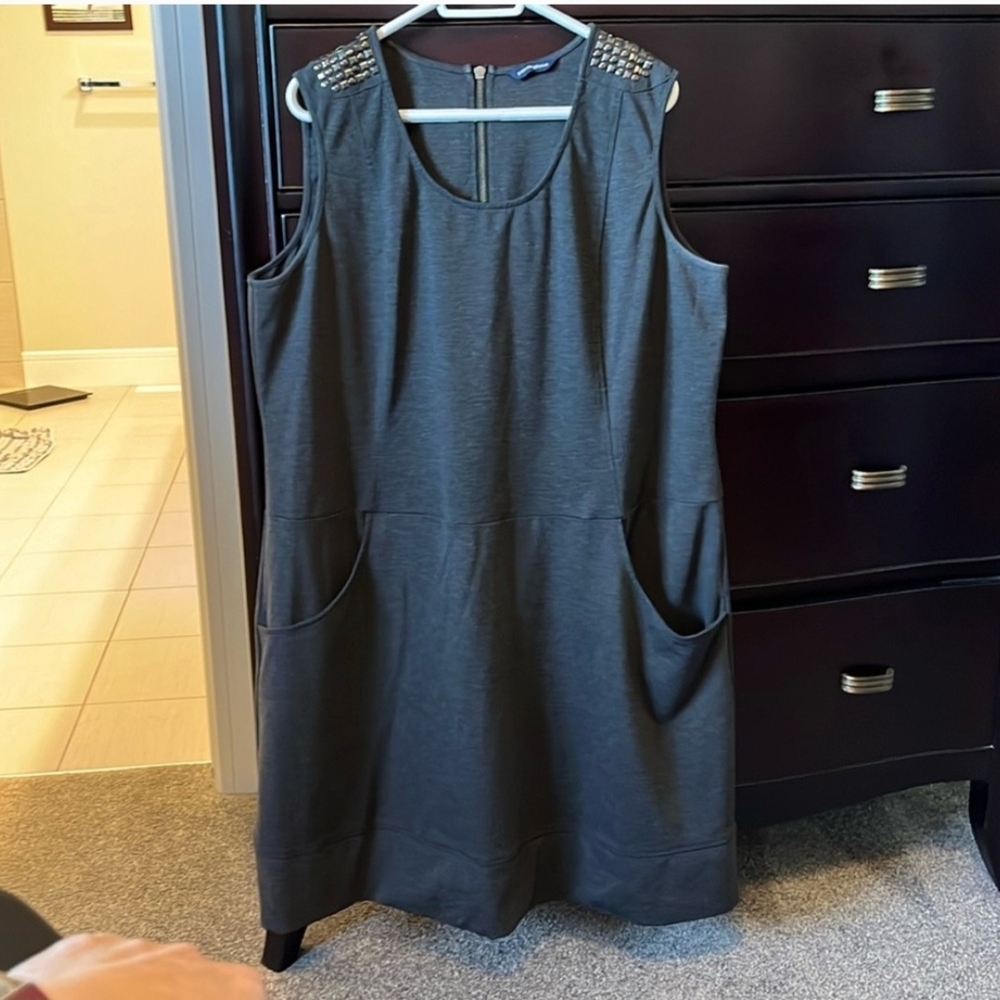 Confotable Sleeveless Gray Dress with Studded Shoulders
